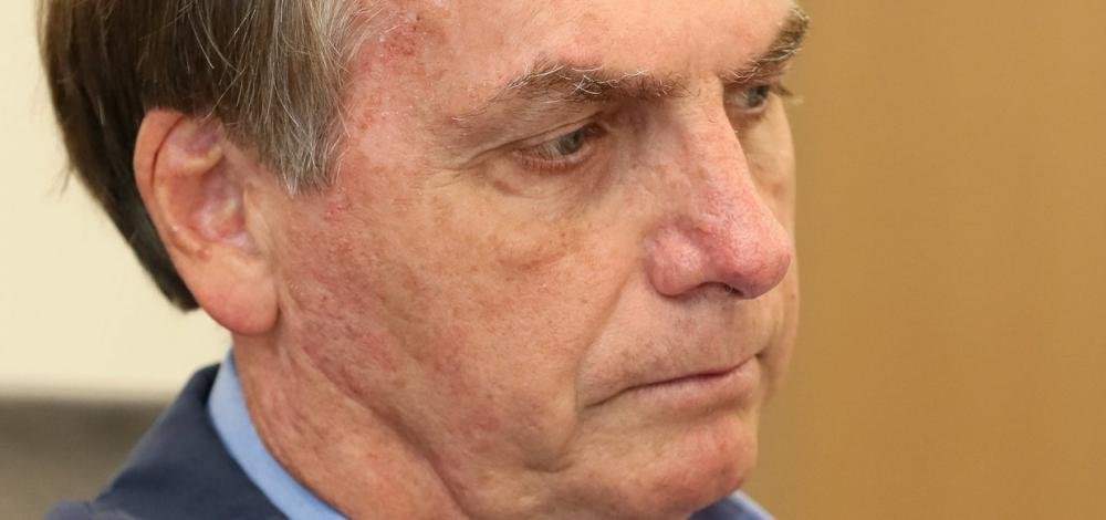 Após críticas, Bolsonaro revoga suspensão do contrato de trabalho por até 4 meses