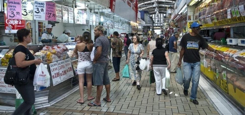 Governos de MT, RO e SC seguem Bolsonaro e reabrem o comércio