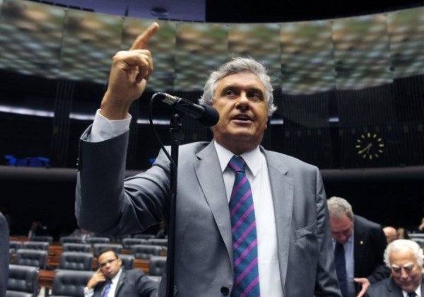 Bolsonaro usa coronavírus para esconder fracasso da economia, diz Caiado