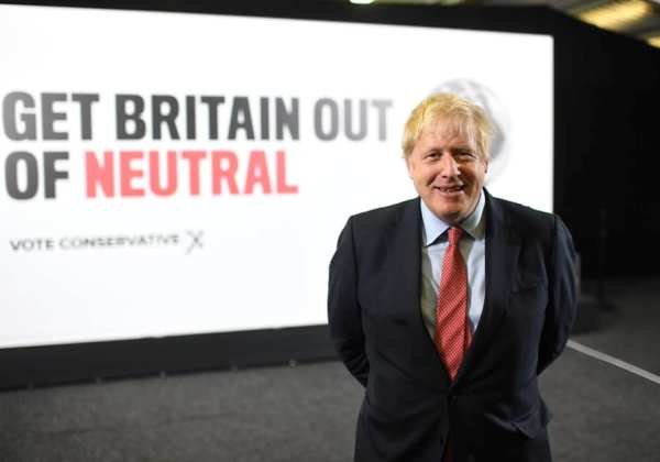 Sem primeiro-ministro, Londres projeta estender isolamento