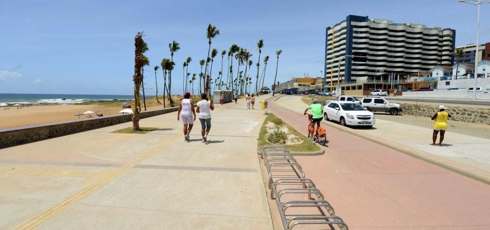 Prefeitura cogita proibir população de se exercitar na orla de Salvador