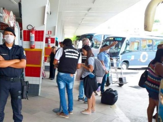 Governo da BA autoriza retorno do transporte intermunicipal em cidades sem novos registros de Covid-19