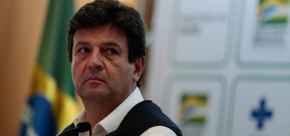 Bolsonaro vê respaldo para demitir Mandetta; ministro admite erro em 'confronto'