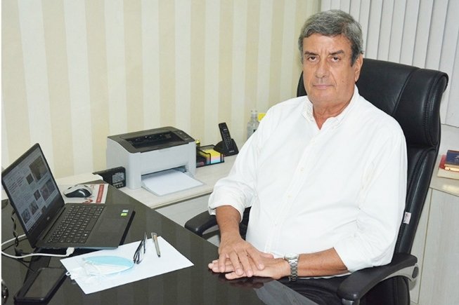 Colbert Martins reduz próprio salário e de secretários municipais 