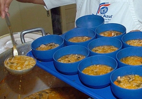 Vale-alimentação estudantil estará disponível nesta segunda (20), diz governo