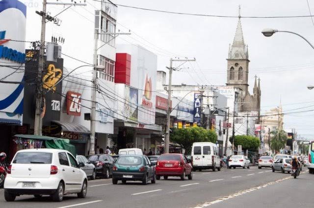 Lojas de até 200 m² quadrados podem funcionar a partir desta terça-feira (21), decide prefeito de Feira