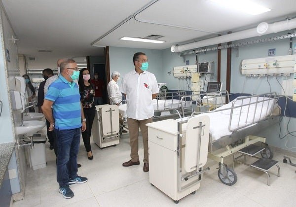 Governador e secretário fazem última vistoria antes de reabertura do Hospital Espanhol