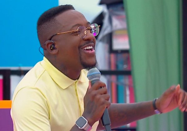 Mumuzinho recebe alta para continuar tratamento do coronavírus em casa