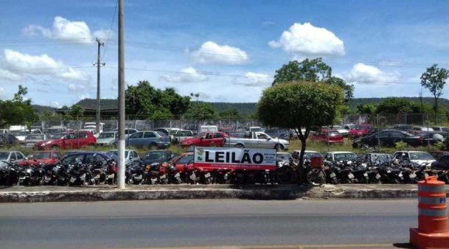 PRF promove leilão de aproximadamente 500 veículos apreendidos na Bahia