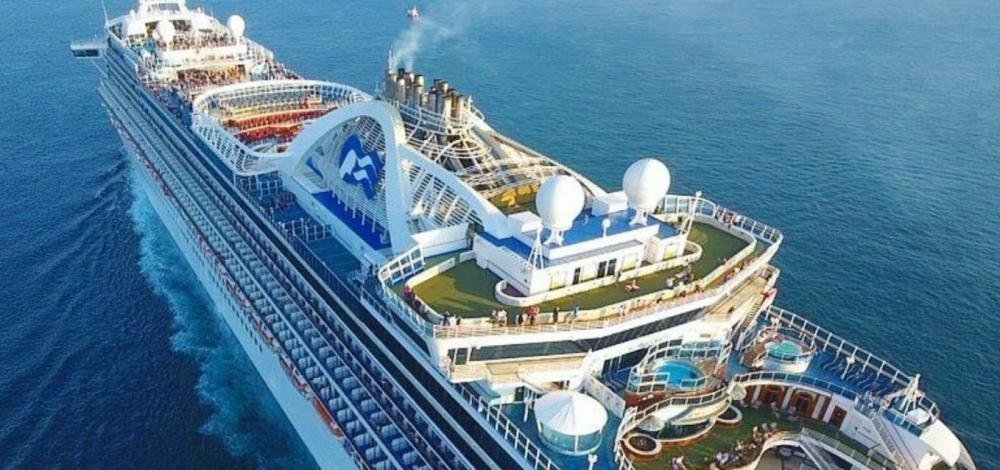 Com suspeita de tripulante infectado, navio é observado pela Marinha na Baía de Todos-os-Santos