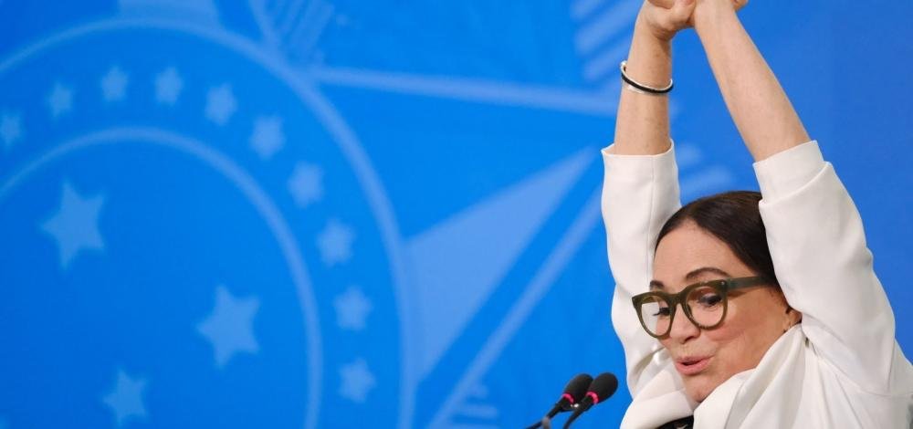 Caetano Veloso, Fafá de Belém e outros artistas assinam manifesto de repúdio a Regina Duarte