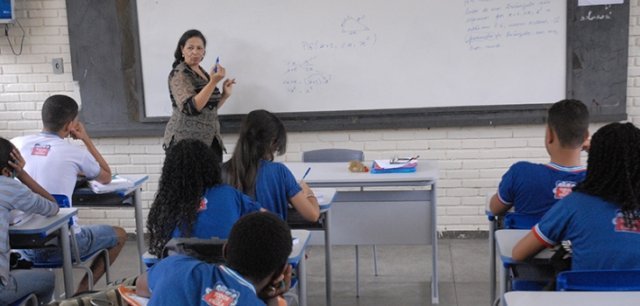 Governo promove mais de 22 mil professores da carreira do magistério público estadual