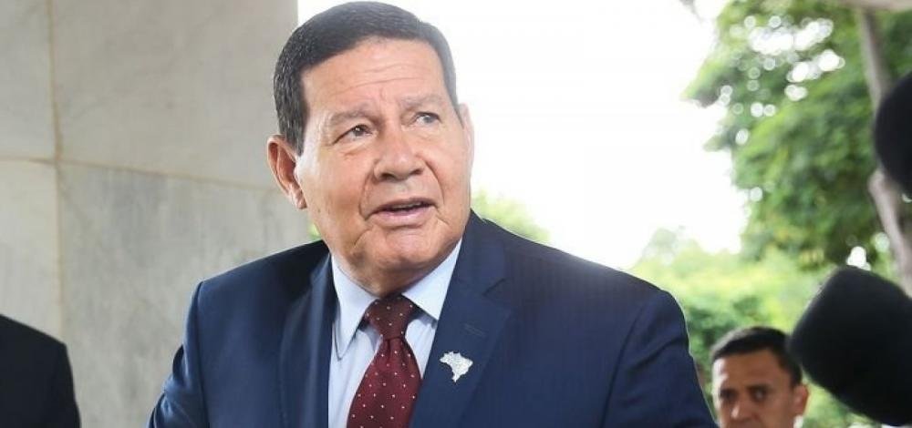 'Nenhum país vem causando tanto mal a si mesmo como o Brasil', diz Mourão
