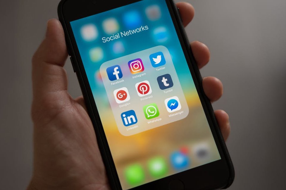 Facebook é pego dando sugestões de busca bem estranhas aos usuários