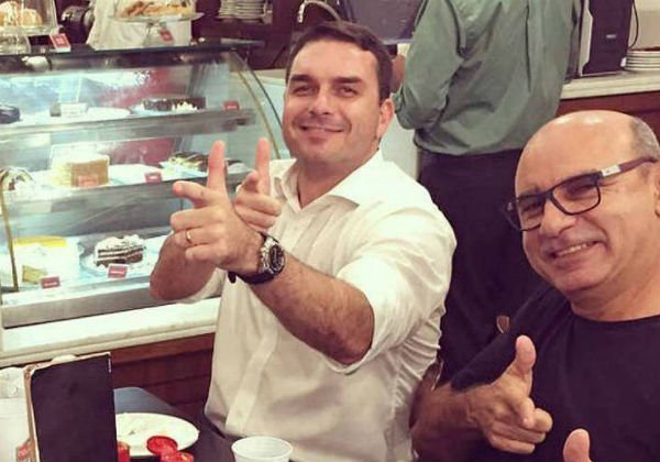 PF vazou para Flávio Bolsonaro que Queiroz seria alvo de operação, revela suplente do senador