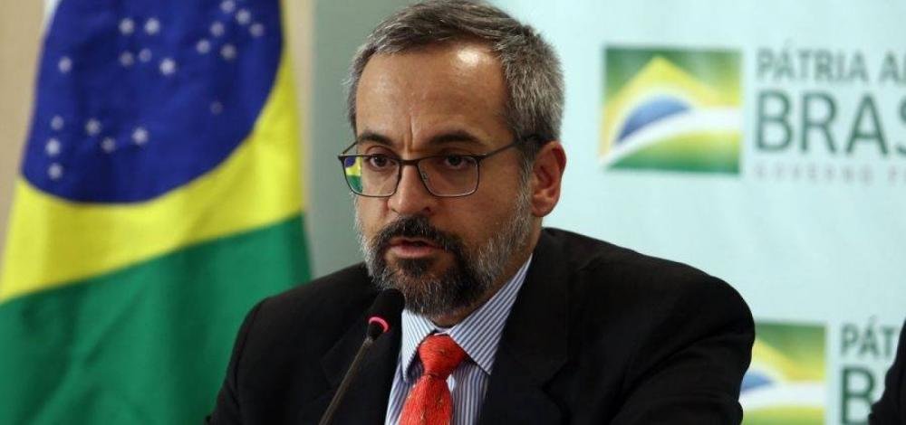 Enem 2020: Weintraub fará enquete com inscritos para decidir adiamento da prova