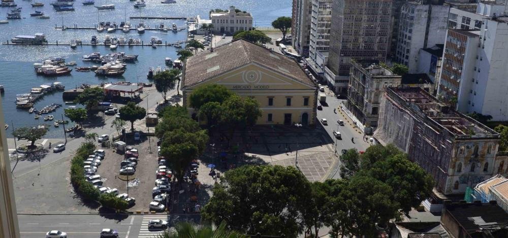 Bahia antecipa feriados e determina fechamento de serviços não essenciais na próxima semana