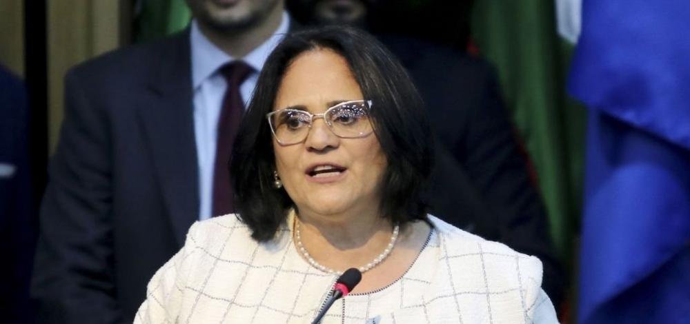 Vamos pedir a prisão de governadores e prefeitos, diz Damares em reunião gravada