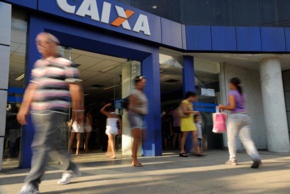 Caixa começa a chamar candidatos aprovados no concurso de 2014