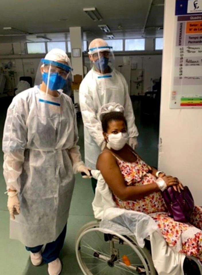 Gestante de 6 meses é primeira paciente tratada do Coronavírus a receber alta do HEC