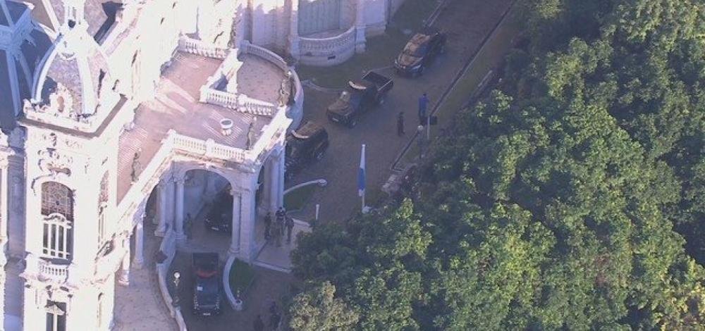 Polícia Federal cumpre mandados na residência oficial do governador do Rio de Janeiro