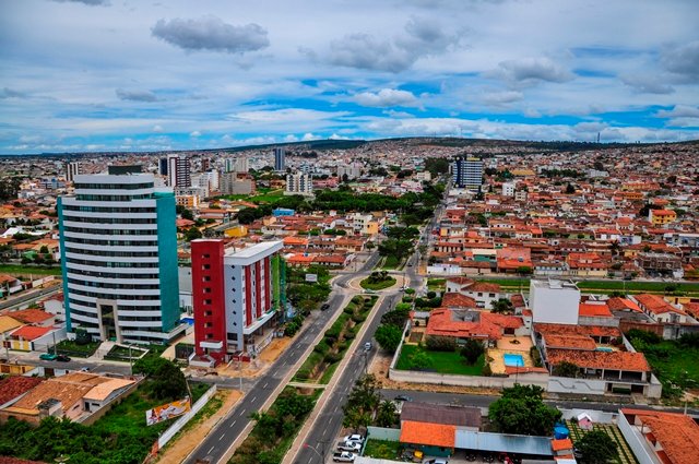 Vitória da Conquista decide reabrir comércio de forma gradativa a partir de 1º de junho