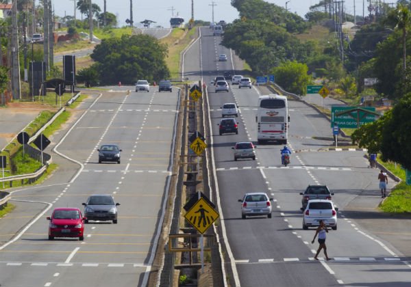 Toque de recolher em Lauro de Freitas muda percurso na BA-099