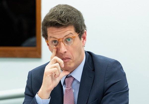 MP descobre transferências milionárias em contas do ministro do Meio Ambiente