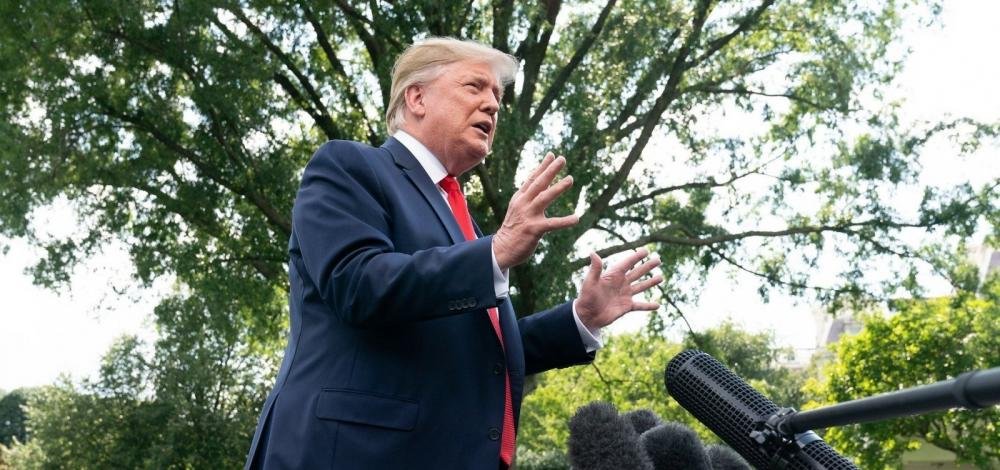 Aliado de Bolsonaro, Trump cita Brasil como mau exemplo no combate ao coronavírus