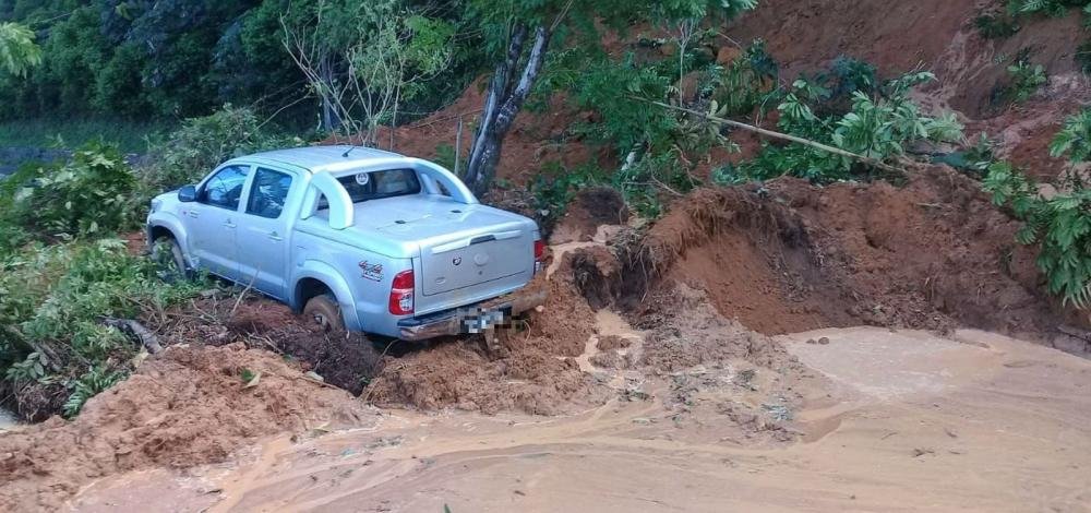 Deslizamento de terra atinge trecho da BA-526