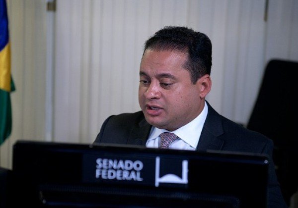 Senador do Maranhão deve relatar proposta de adiamento das eleições