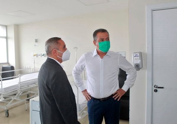 Rui entrega ala e centro cirúrgico reformados no Hospital Roberto Santos