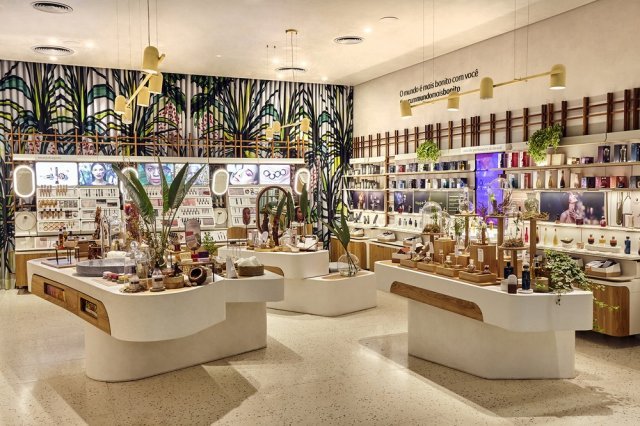 Natura anuncia compra da Avon