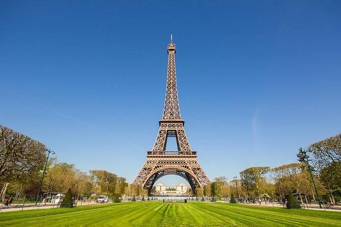 Torre Eiffel reabre após três meses e acumula perdas de R$ 53 milhões