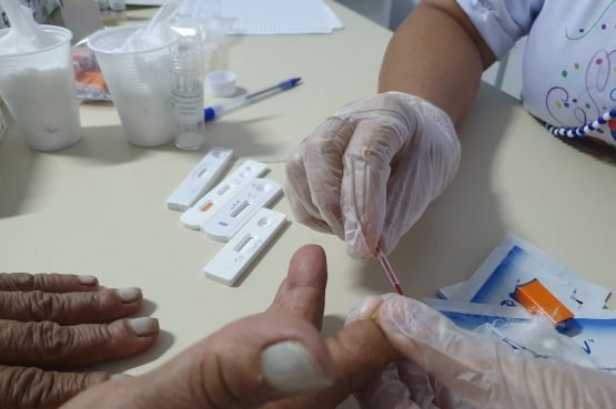 Prefeitura monta barreira sanitária com testagem para coronavírus em Vila Praiana