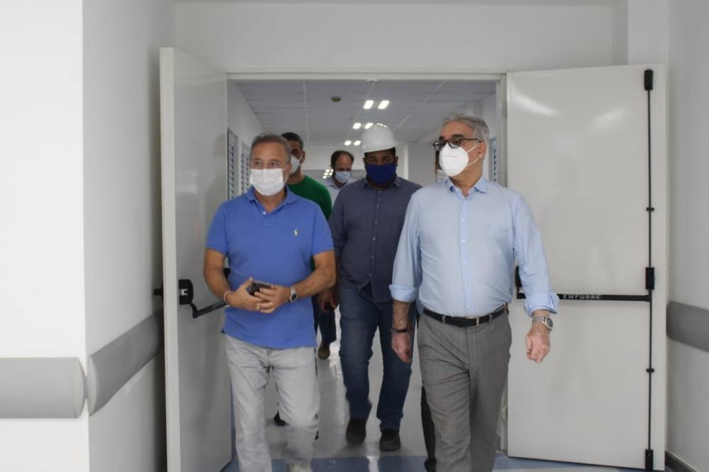 Secretario de Saúde, Fábio Vilas-Boas, acompanha finalização das obras do Clériston Andrade 2