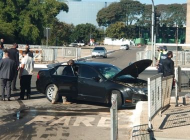 Comboio presidencial se envolve em acidente na frente do Palácio do Planalto