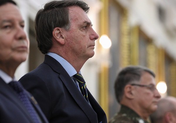 Em um ano de governo, Bolsonaro não foi recebido como chefe de Estado na Europa, diz coluna