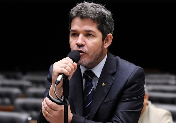 Deputado que chamou a Bahia de lixo se diz vítima de fake news; veja vídeo