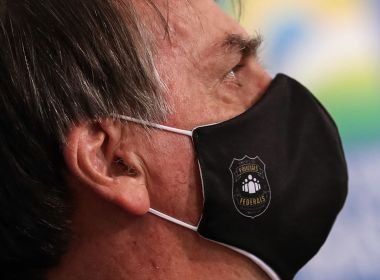 'Febre baixou e estou me sentindo bem', afirma Bolsonaro