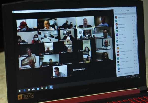 ‘Temos que estar juntos para vencer o coronavírus’, diz Rui em reunião com prefeitos