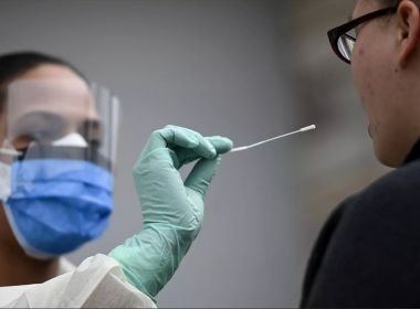 Covid-19: França adotará teste de saliva nos aeroportos 