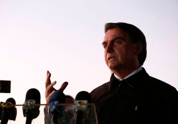 Bolsonaro sanciona lei que suspende pagamento de parcelas do Fies