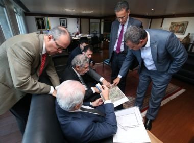 Conquista: Prefeito busca parceria com governador em gestão de escolas municipais 