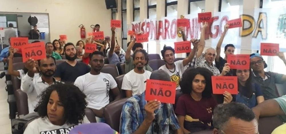 Após protesto, Câmara de Petrolina adia título de cidadão a Bolsonaro