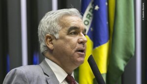 Zé Neto apresenta projeto para garantir computador para estudantes de escolas públicas durante a pandemia