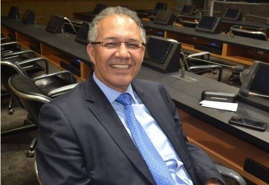 Radialista e ex-deputado Carlos Geilson está internado em Hospital de Salvador com Covid-19