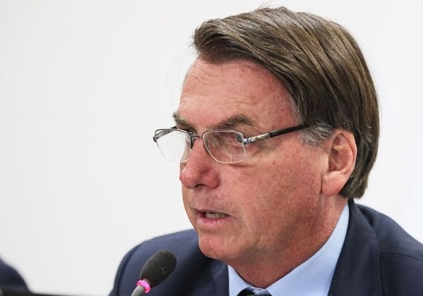 Bolsonaro diz que novo teste manteve resultado positivo para coronavírus