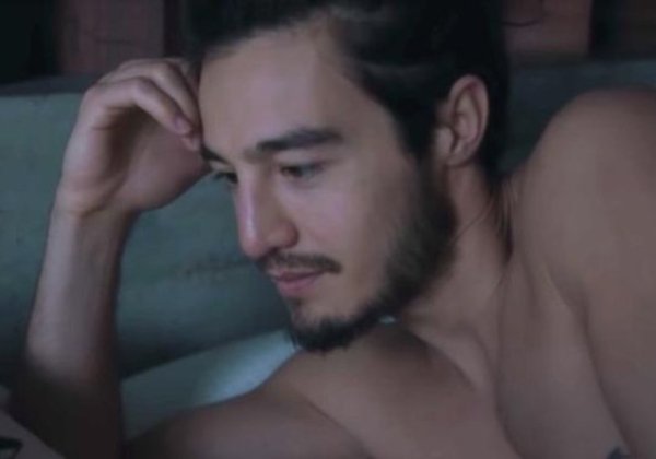 Tiago Iorc tem costume de enviar nudes para fãs, diz colunista