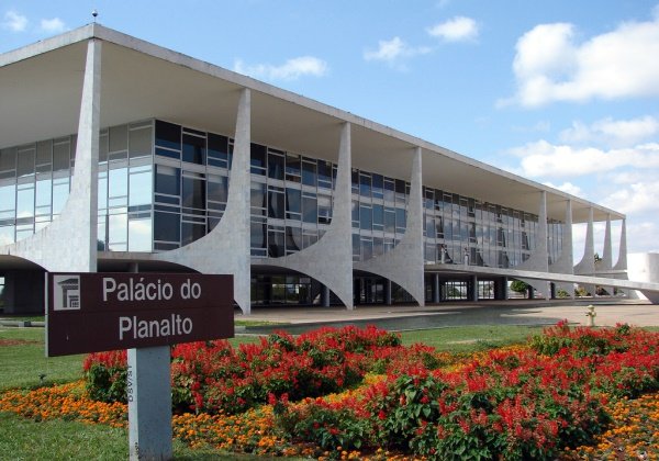 Palácio do Planalto tem quase três casos de coronavírus por dia